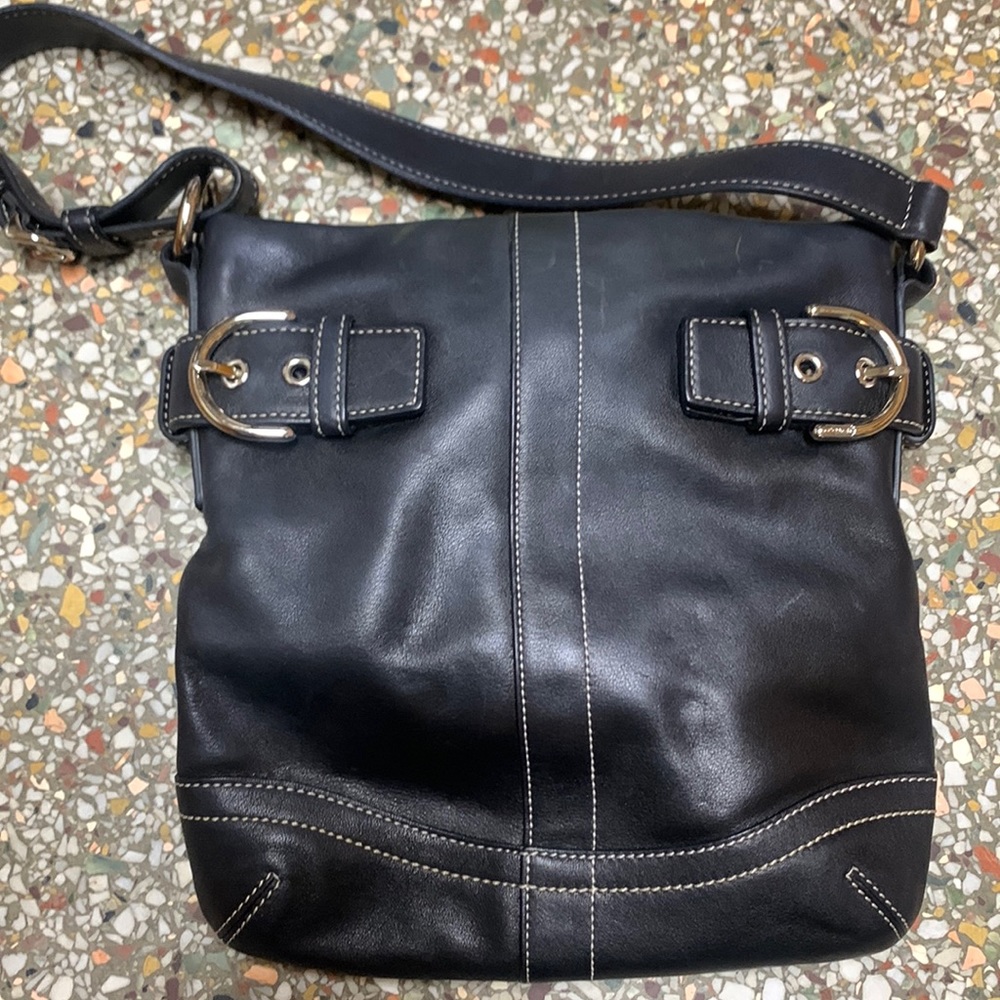 Coach over the shoulder bag No H05S-1453
Vintage Y2K